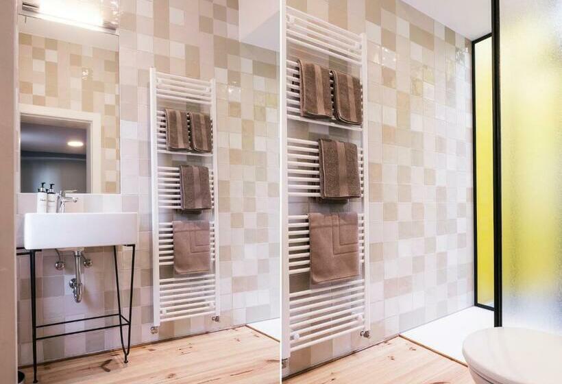 غرفة قياسية, 22b&b