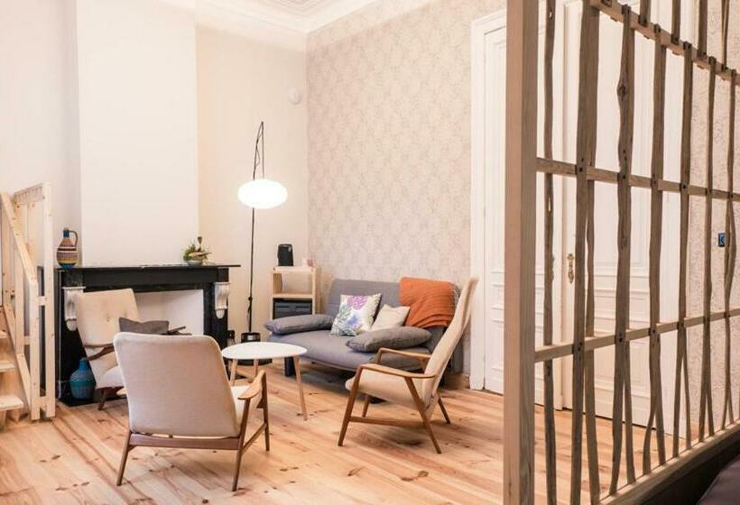 غرفة عائلية, 22b&b