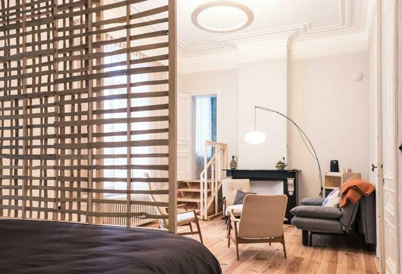 غرفة عائلية, 22b&b