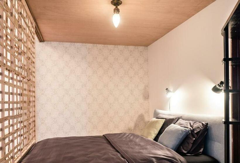 غرفة عائلية, 22b&b