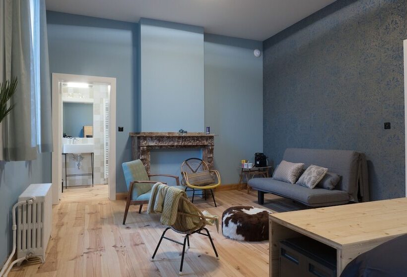 غرفة قياسية مزوَّدة بتراس, 22b&b