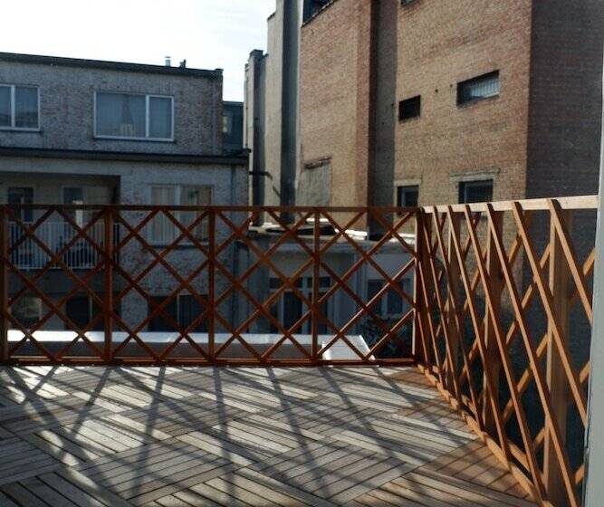 غرفة قياسية مزوَّدة بتراس, 22b&b