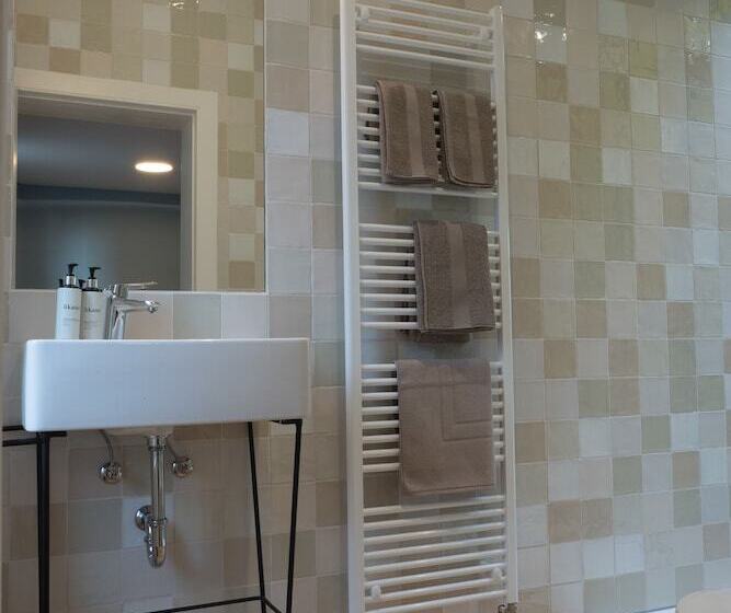 غرفة قياسية, 22b&b