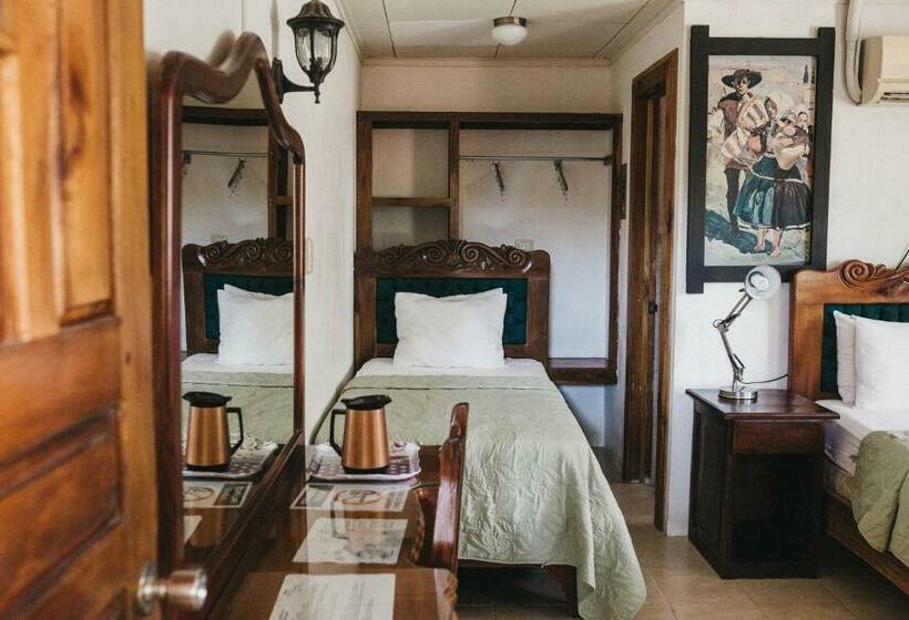 Quarto Estandar, Javy