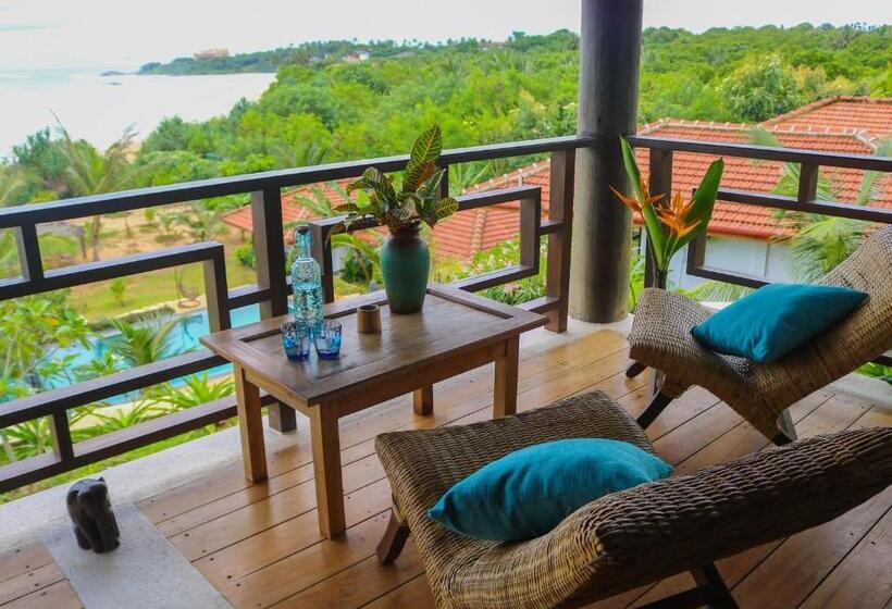 海景标准平房, Omia