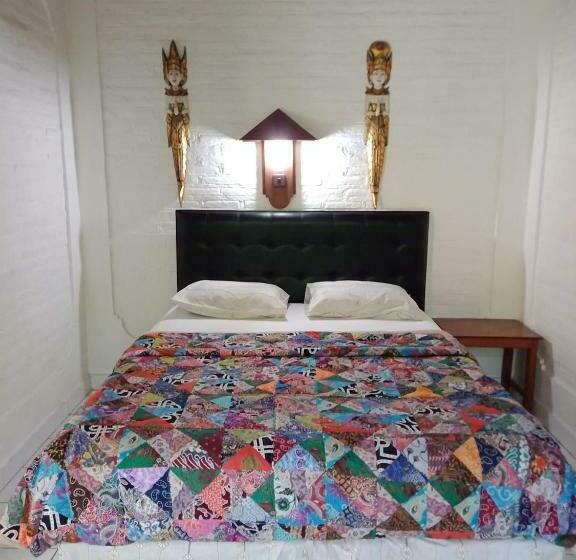 غرفة قياسية مزوَّدة بشُرفة, Rini