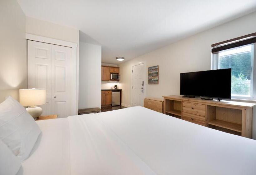 Номер Superior Кровать Кинг, West Coast Trail Lodge