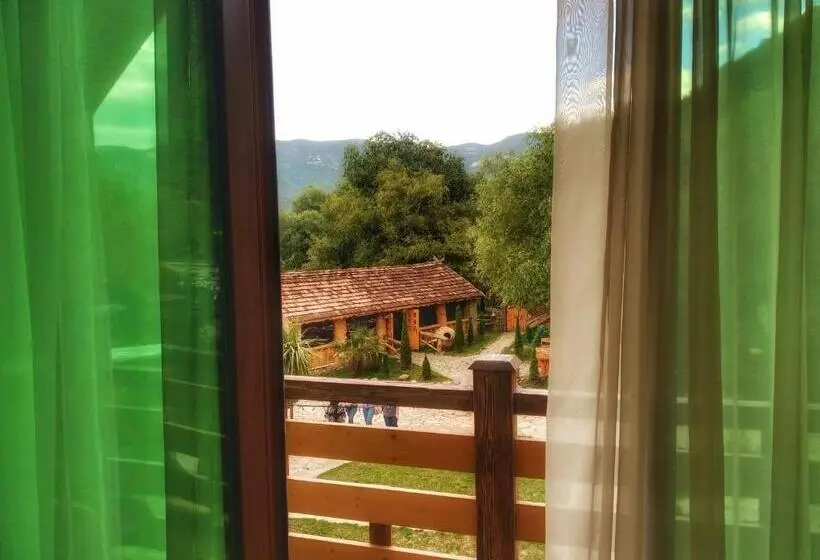 سوئیت با بالکن, Getahovit Resort