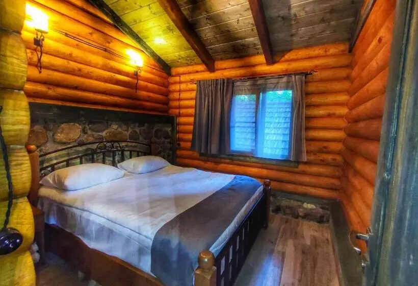 اتاق استاندارد چهارنفره با بالکن, Getahovit Resort