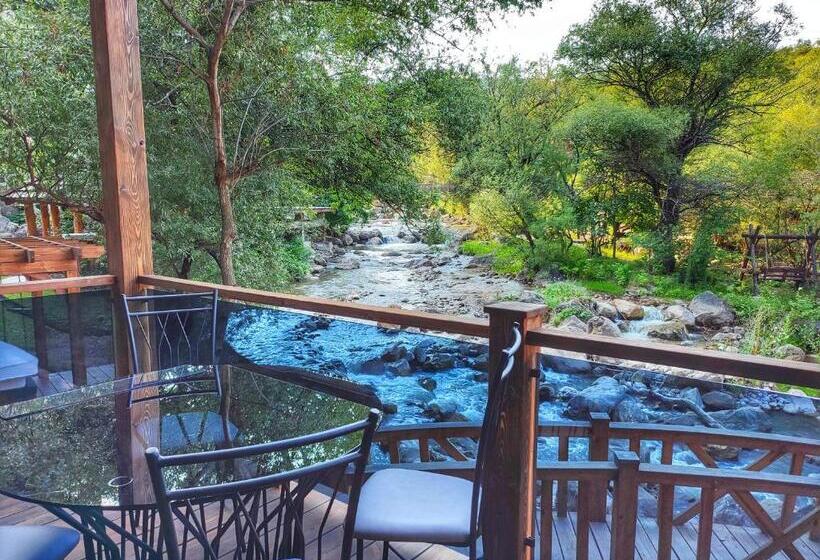 חדר לארבעה סטנדרטי עם מרפסת, Getahovit Resort