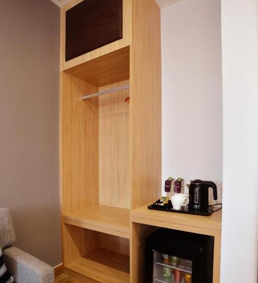 اتاق لوکس, Aiden Saigon