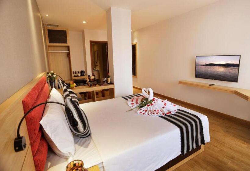 اتاق لوکس, Aiden Saigon