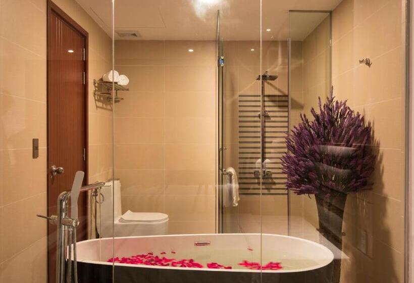 اتاق پرمیوم, Aiden Saigon