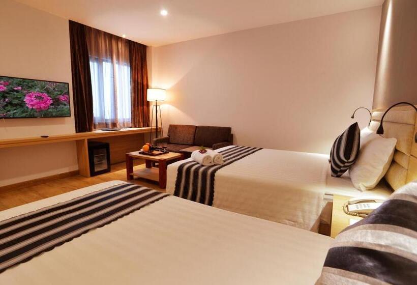 اتاق استاندارد سه نفره, Aiden Saigon