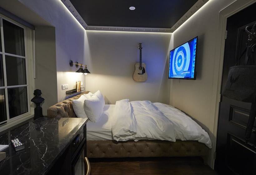 اتاق عادی, Akureyri Dynheimar