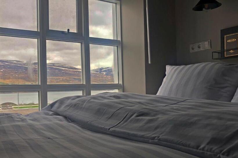 اتاق لوکس, Akureyri Dynheimar