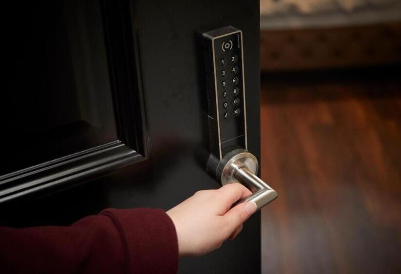 اتاق لوکس, Akureyri Dynheimar