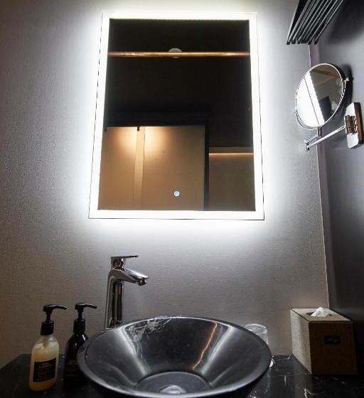 اتاق لوکس, Akureyri Dynheimar