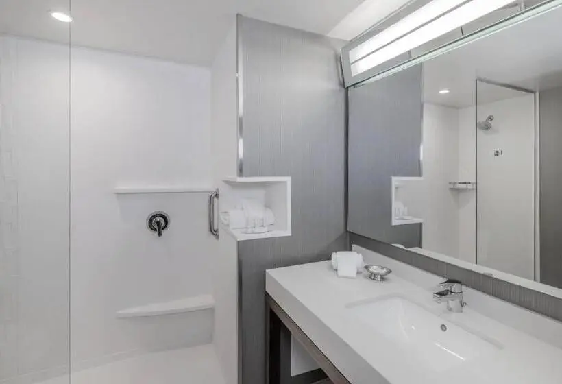 キングサイズベッドのスタンダードルーム, Courtyard By Marriott Burlington Oakville