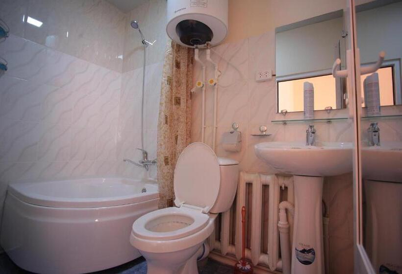 غرفة قياسية ثلاثية, Nurobod Guesthouse