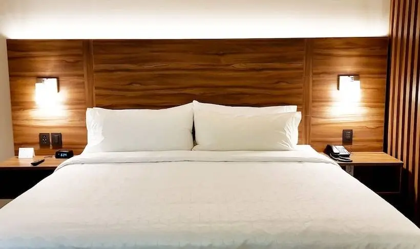 ダブルベッドスタンダードルーム, Holiday Inn Express & Suites   Playa Del Carmen, An Ihg