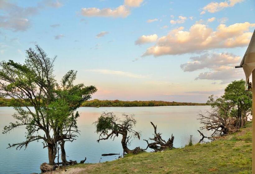 Deluxe room with river view, Jackalberry Chobe