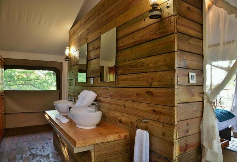 Deluxe room with river view, Jackalberry Chobe