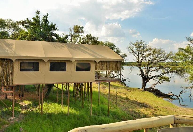 Deluxe room with river view, Jackalberry Chobe