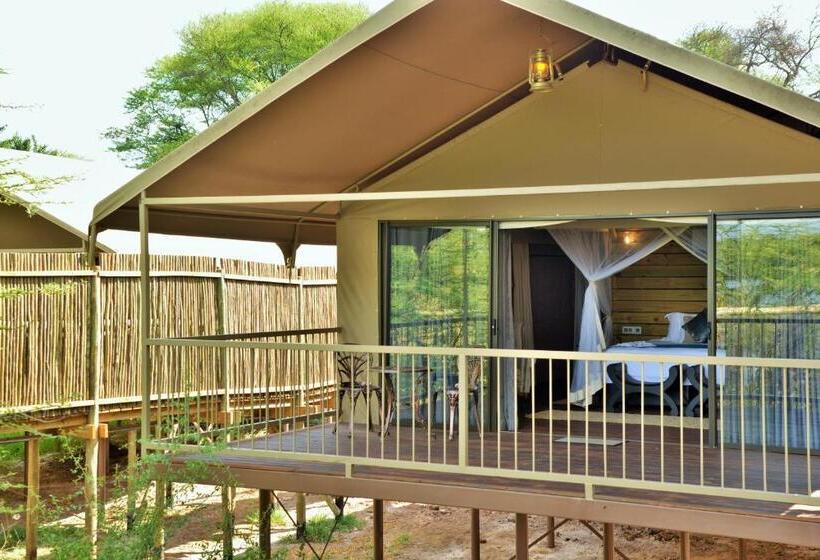 اتاق لوکس با چشمانداز, Jackalberry Chobe