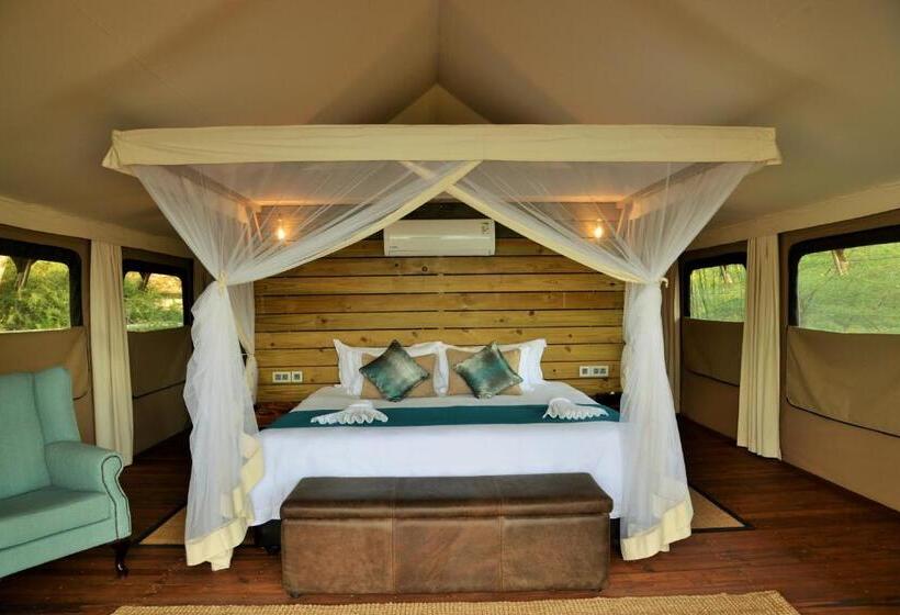 Deluxe room with river view, Jackalberry Chobe