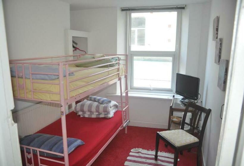 اتاق اکونومی, Plymouth Backpackers