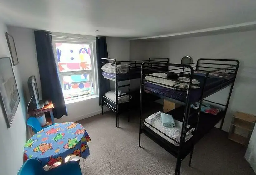 اتاق خانوادگی, Plymouth Backpackers