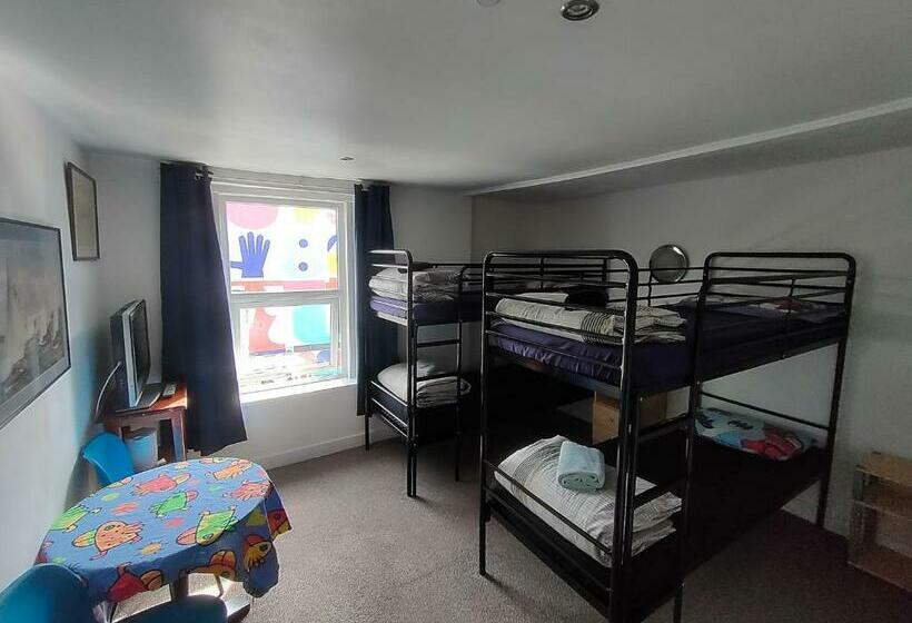 اتاق خانوادگی, Plymouth Backpackers