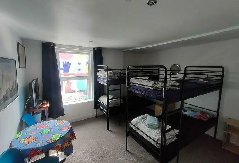 اتاق خانوادگی, Plymouth Backpackers