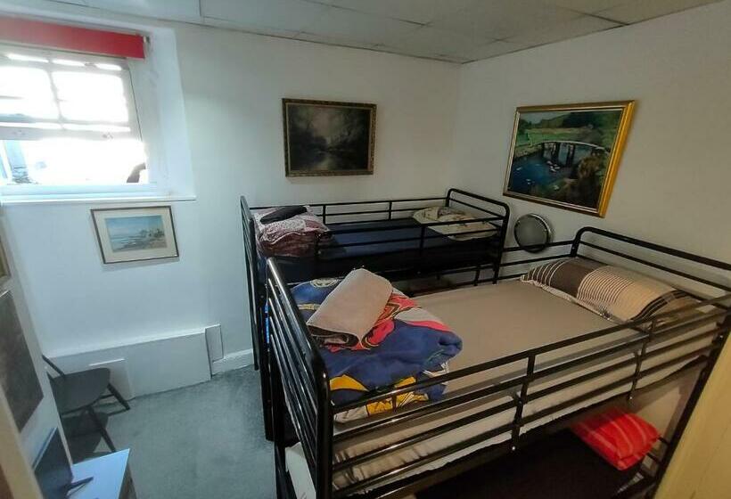 اتاق خانوادگی, Plymouth Backpackers