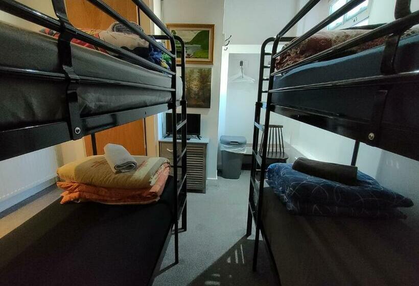 اتاق خانوادگی, Plymouth Backpackers