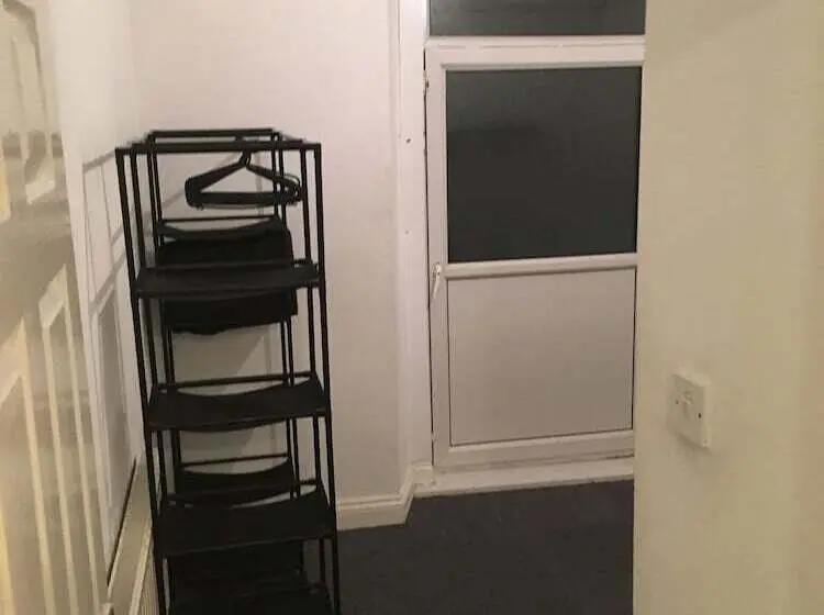 اتاق اکونومی, Plymouth Backpackers