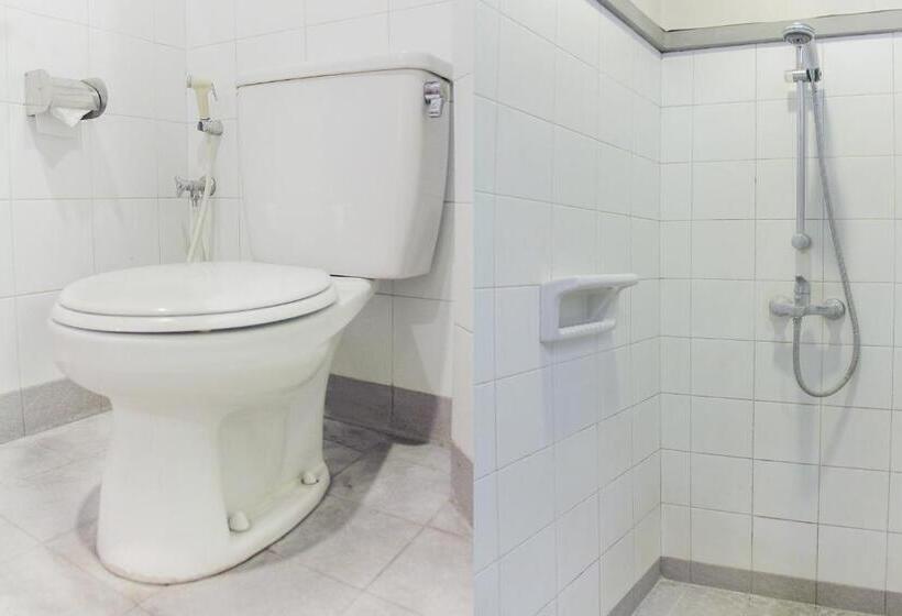 Standart Oda, Oyo 123 Puri Lotus