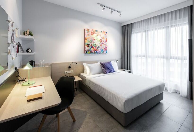 Chambre Supérieure, The Canvas