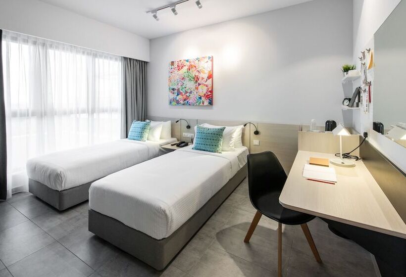 Chambre Supérieure, The Canvas