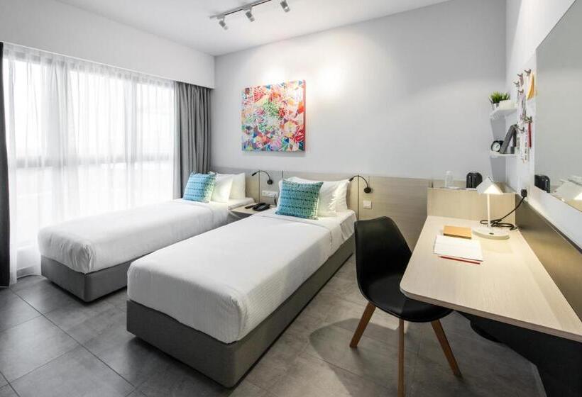 Chambre Supérieure, The Canvas