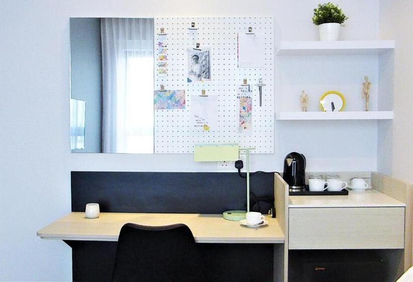 Chambre Supérieure, The Canvas