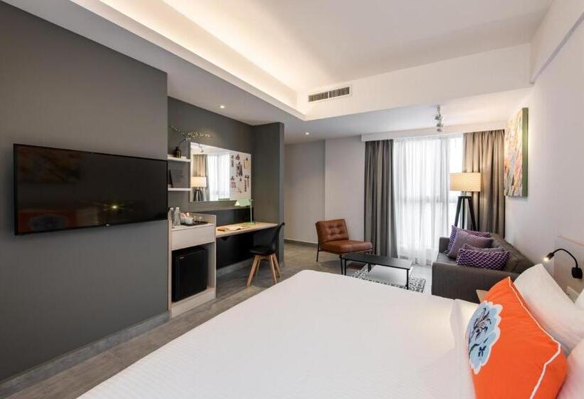 Suite Lit King, The Canvas