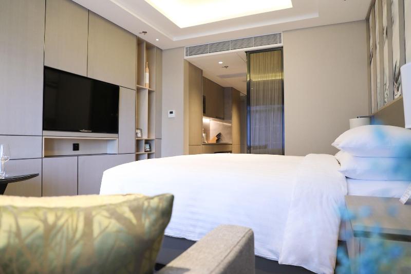 Suite Lit King, The Canvas