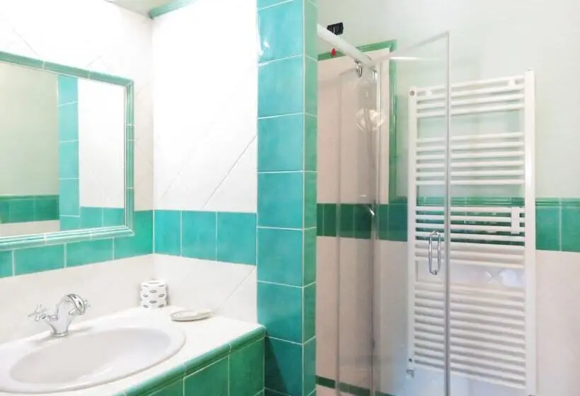 Standard Neljän Hengen Huone, Villa Profidia