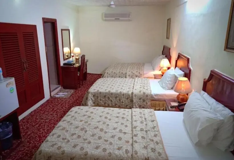 Economy Triple Room, Indus