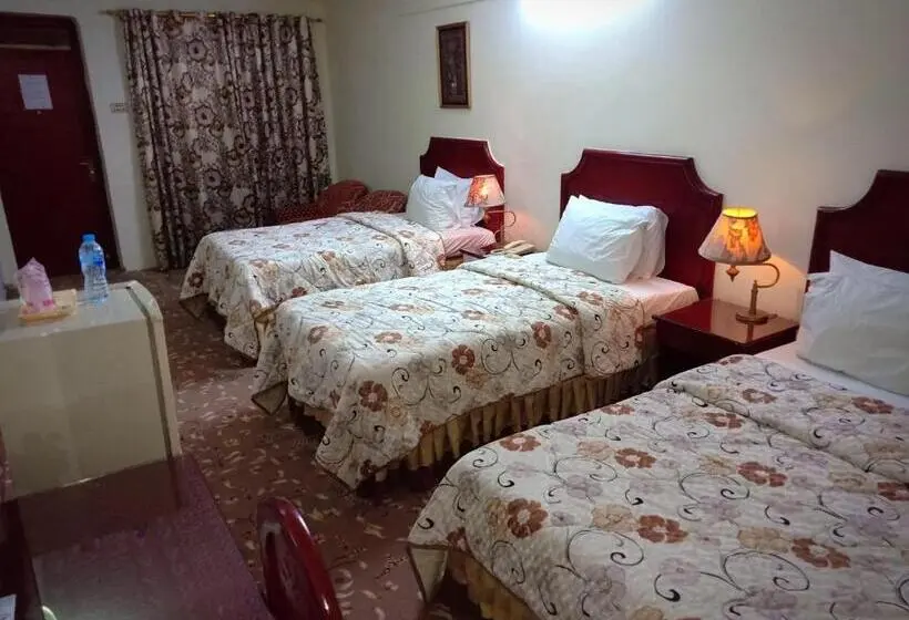 Economy Triple Room, Indus