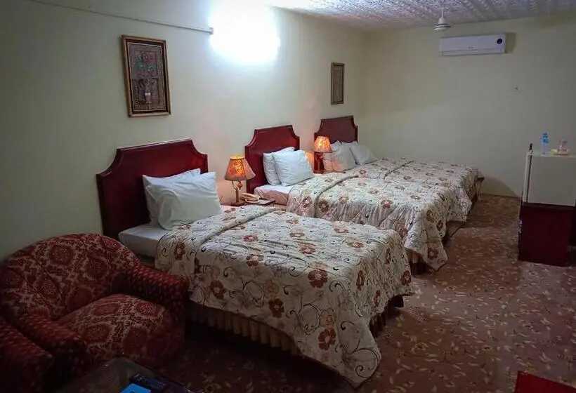 Economy Triple Room, Indus