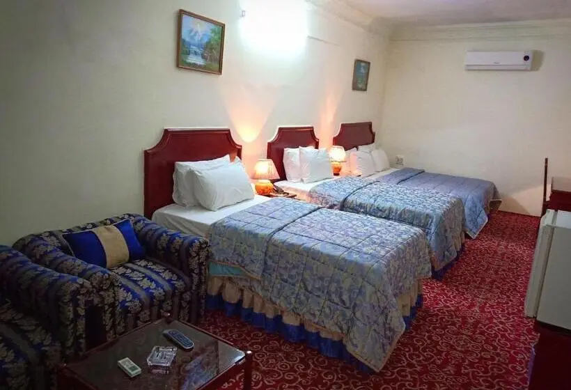 Economy Triple Room, Indus