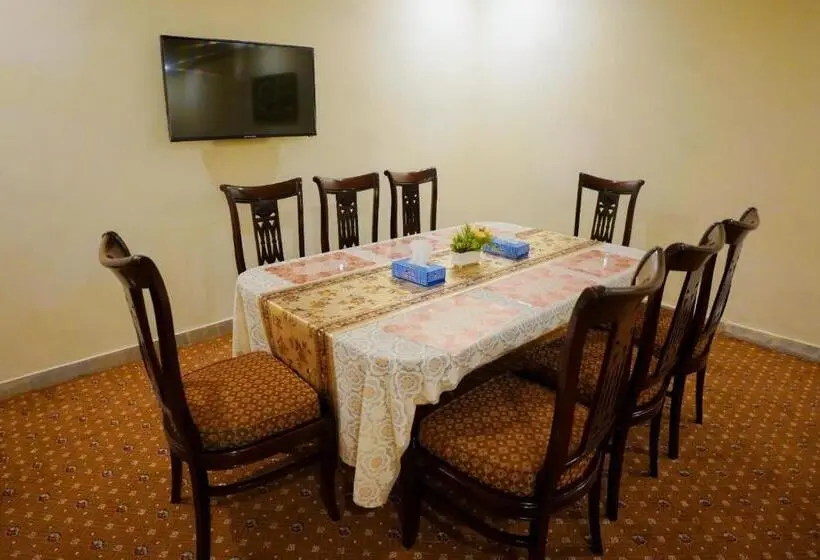 سوییت اجرایی, Indus
